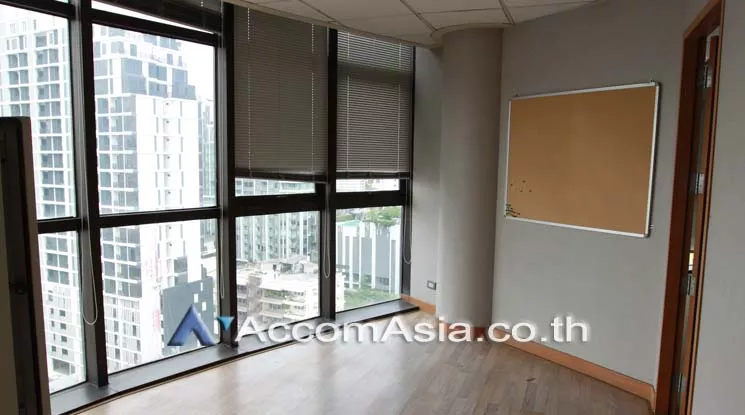 5  Studio Office Space For Rent in Sukhumvit ,Bangkok BTS Ekkamai at Modern Town Building AA17506